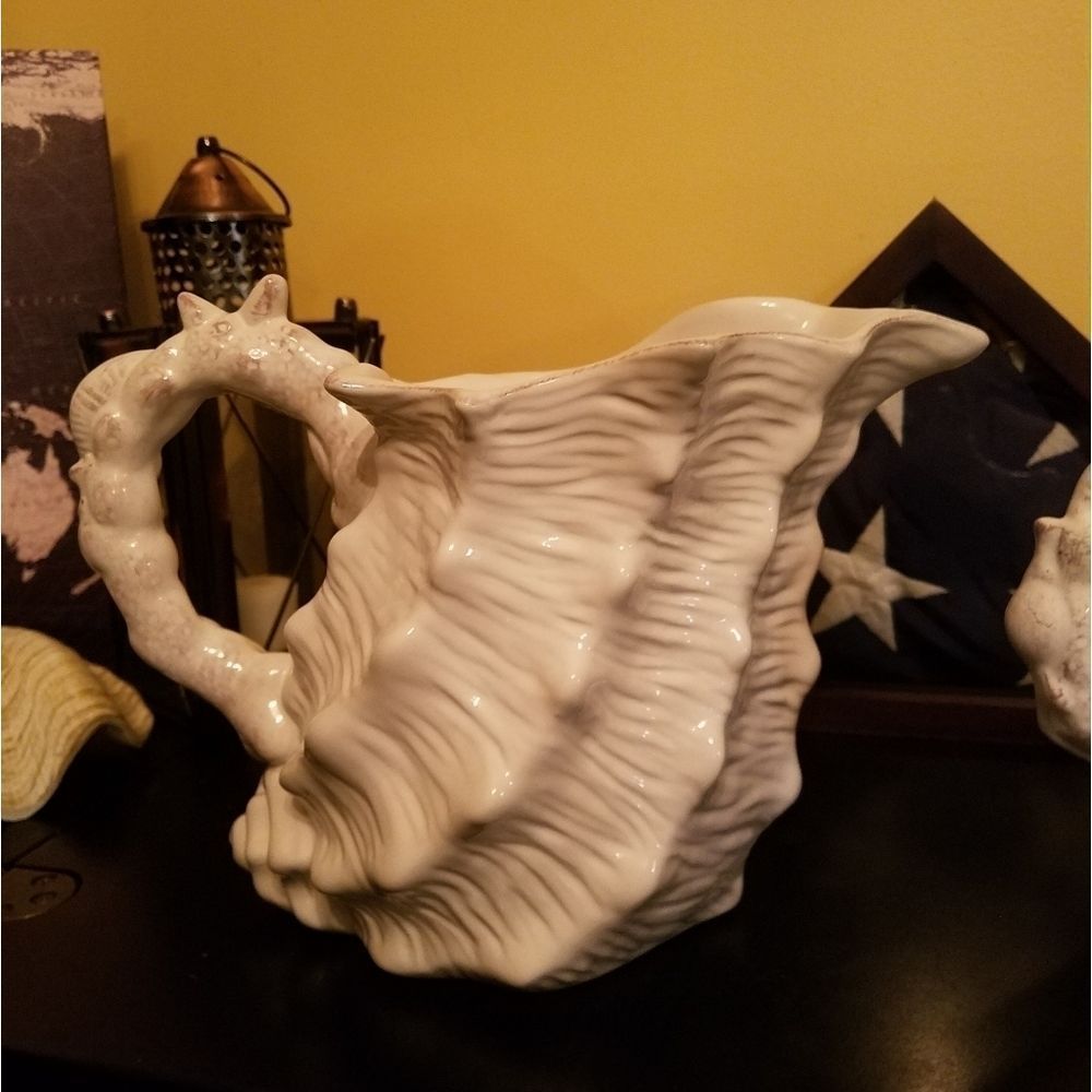 Coastal nautical decor with shells